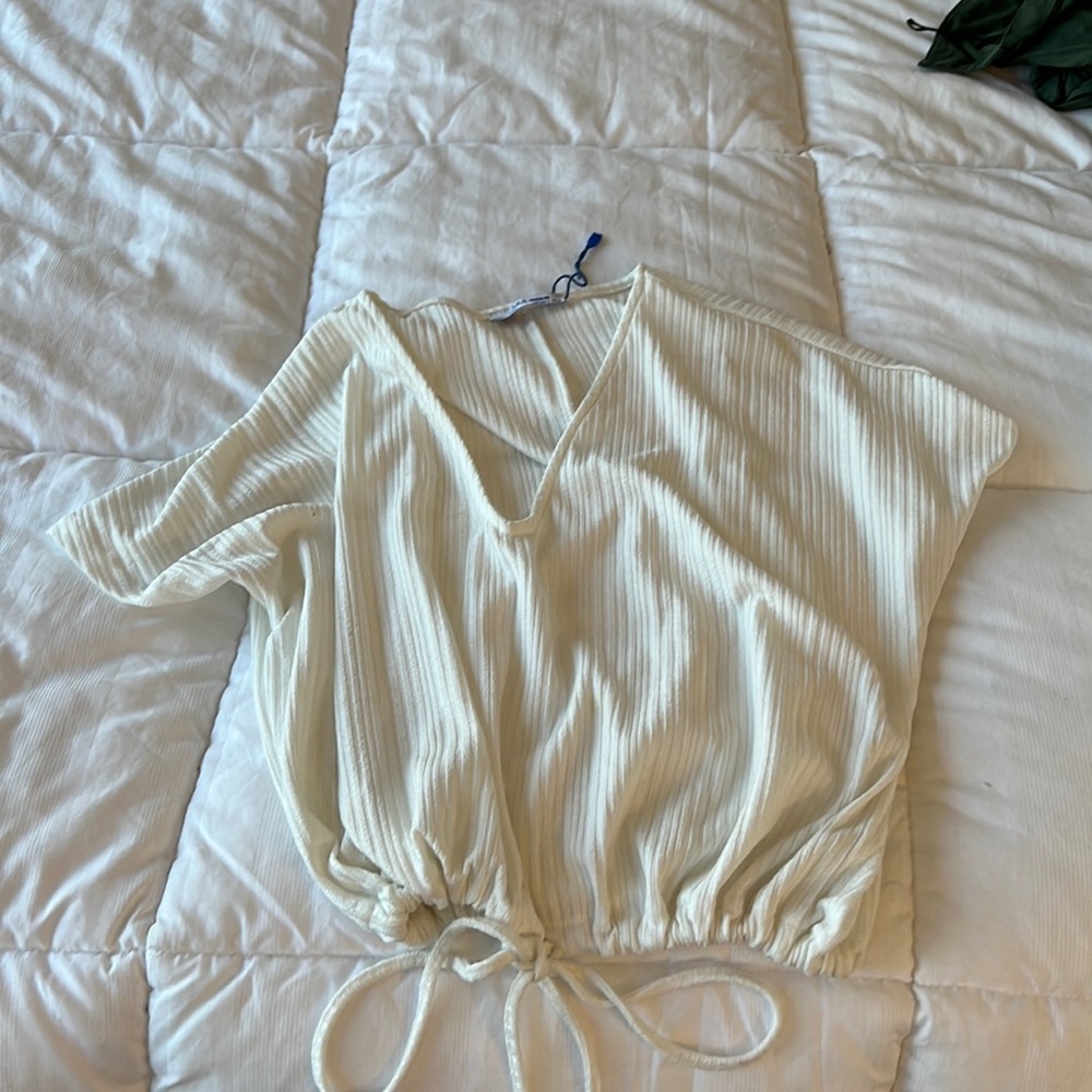 Women’s Zara cropped white shirt with drawstring adjustable size S